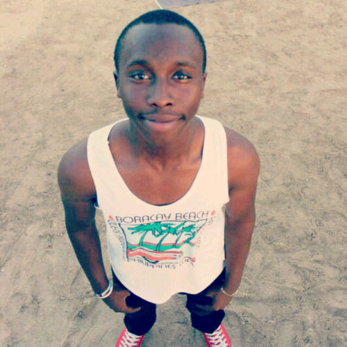 J'aimerais être une larme pour naître dans t'es yeux, vivre sur ta joue et mourir sur t'es lèvres.♥