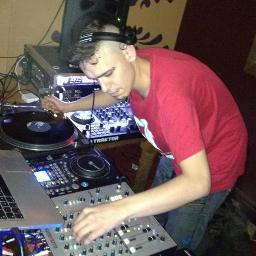 DnB DJ who only uses vinyl and has a deep appreciation and curiousity for all human art forms, technologies, relationships, philosophies and consciousness.