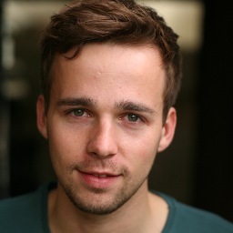 Actor |  Studied life at Mountview | JBR - Simon & How | https://t.co/66ihKMaegn | Surfer