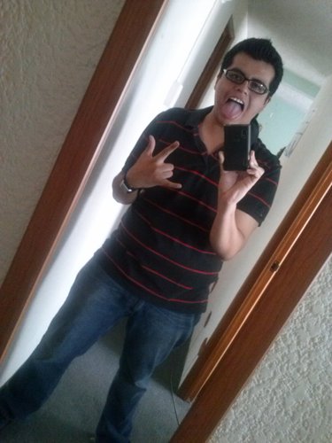 Nací en DF vivo en merida y mi pasión es las salsa. El baile no puede faltarme.. Vamos a bilar?