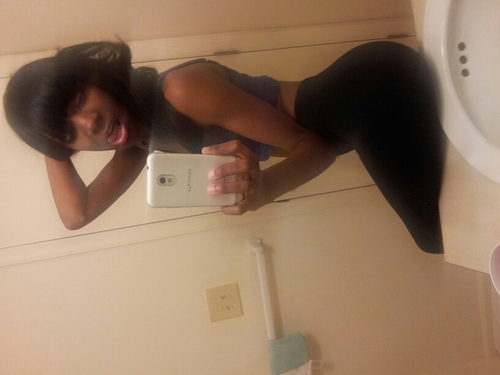 im ah cool person && im ah smoker but not ah drinker,.. follow meh && ill follow back.... add my fb @Candis Monique Manigo && have aa nice day :)