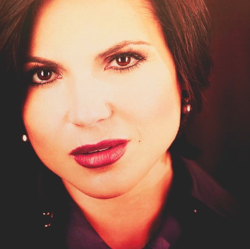 Mayor of Storybrooke with an intense love for #Swanguns, #SwanAss, and @SheriffSavior in general. Mother to @TheSaviorsSon /RP/
