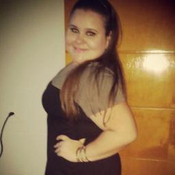 Empresária ... 23 anos ... Fã de Sertanejo ... Baladeira ... FELIZ ;)