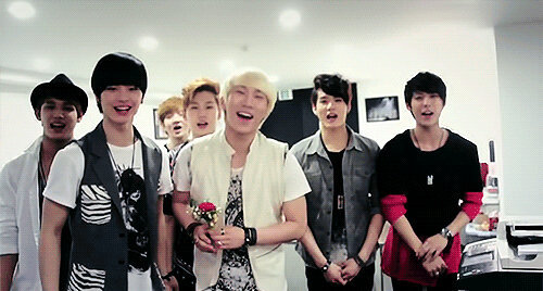 #BTOB - อันยองครับ~ชางซอบบีทูบี ผมรั่วรึเปล่าไม่รู้แต่กาวตาช้างยังเอาไม่อยู่ ㅋㅋㅋㅋ อยากรู้จักผมมากกว่านี้ ฟอลมานะครับ *ส่งจูบ* (BOTNOTREAL)