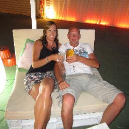 Getrouwd met Jennita. Papa van Sem en Liam. Hobby's motorcross en voetbal kijken.