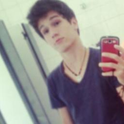 A luz que me guia é mais forte do que os olhos q me cercam