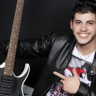 'Com Tantas pessoas No Mundo, Meu Coração Escolheu Voce Pra Carregar Dentro Dele Pro Resto Da Vida' #LucasSeguiuDia 23/05/13