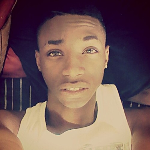 Follow Me Nd Ima Follow Back... SHID BUT ME IM COO LAID BAK ND JUST TOO1HUNNIT YUNNO!
