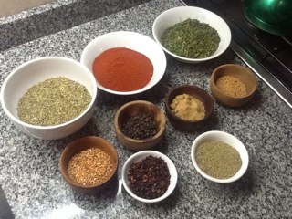 Almacén de productos gourmet, especias, conservas, aceites y salsas. Catering.