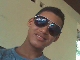 Amo Futebol , sou flamenguista e Corinthiano  , gosto muito de jogar play!
me sigam. sigo todos de volta :) ;)