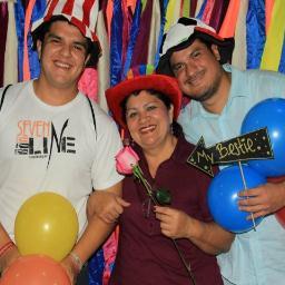 Soy cristiana evangelica, amo a Dios por sobre todas las cosas. Casada y tengo tres bellos hijos.