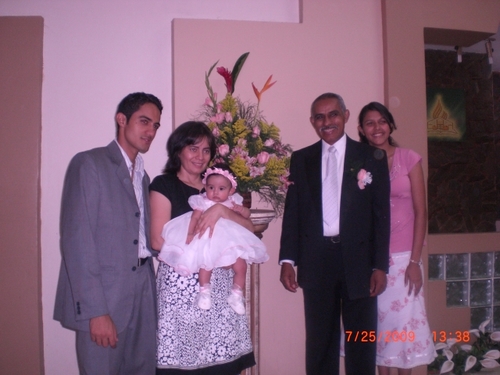 Orientador familiar, pastor de iglesia, locutor, psicologo, escritor, padre de familia