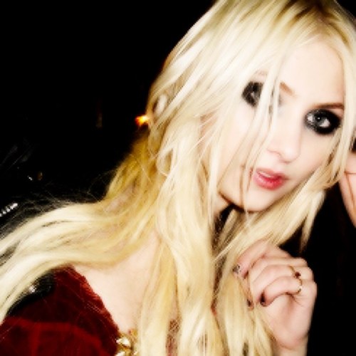 The world is ugly, but you are beautiful to me. |RP|