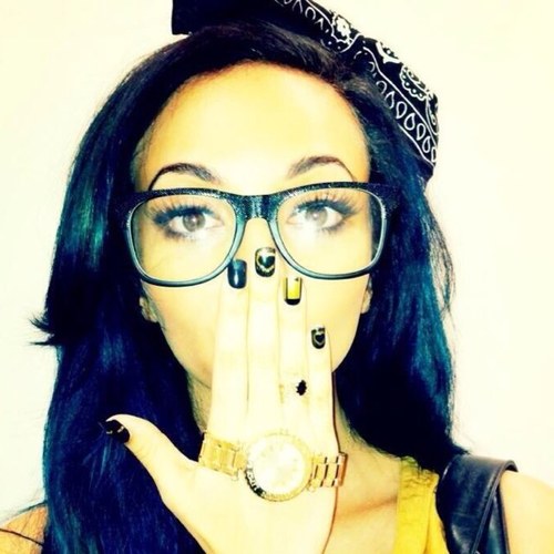 My name is Zoe! Im 18 years old and single! Love my friends and family xx