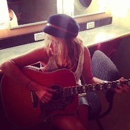 ashleighmannix's profile picture. singer/songwriter