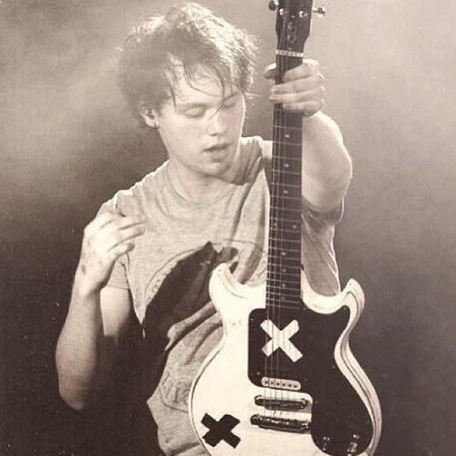 @roseannee_x gave you a free follow so go follow her please thank you :)