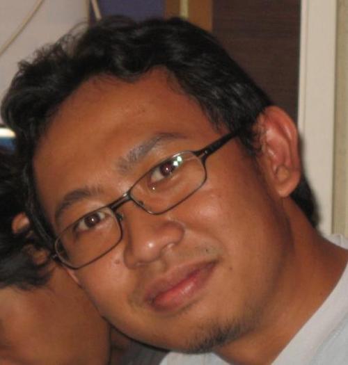 seseorang yang ingin selalu tersenyum tiap hari..