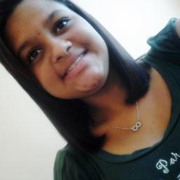 14anos , bonita , timida , humilde ,
:S, , carinhosa , bestta , palhaça && mts outras coisas *-* , $$ , M.A do @Meu_Dayvid !