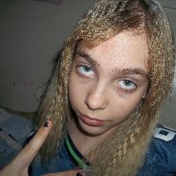 Single and ready to mingle, Singer, writer, crays,wild, free, need more friends, have relationship poblems? ask me about them:) 3 need a boy wholl treat me gr8