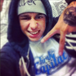 quanto tempo passar eu sempre vou estar te esperando , mesmo que demoro irei continuar te amando :) /3 @MENORDAVD