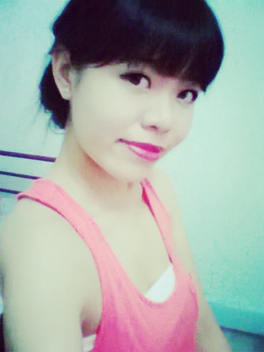 Malaysian Chinese.Fan of social media. Friendly. Sociable.