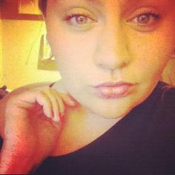 vivalawhitegirl's profile picture. ashtray's full & I'm spillin' my guts.