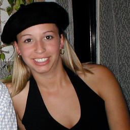 Parisian at heart, bookworm, wine & cooking lover, Phonak product manager.