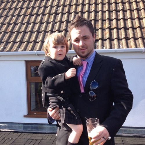 Deanelazenby's profile picture. Guitar Guru!