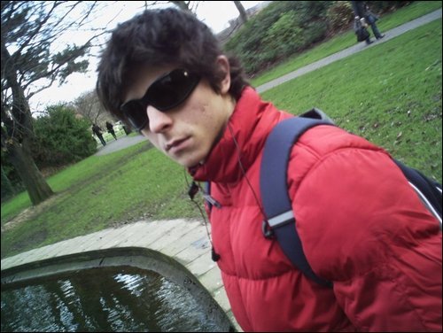 lucasEsquerda's profile picture. life is not complex, we are complex, life is simple and simple things is the right things...