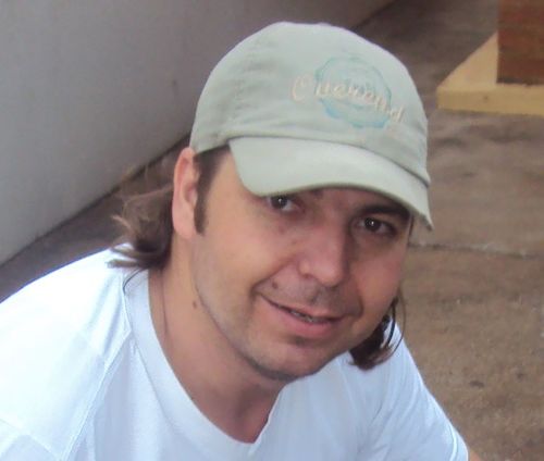 Amo demais minha Familia , tenho um filho maravilhoso e uma esposa linda.