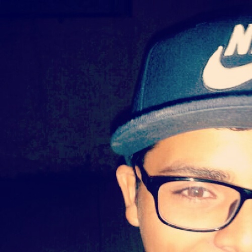 More to love when your hands are free Baby,put your pom poms down for me Come and shake it up-uh,one two three Baby