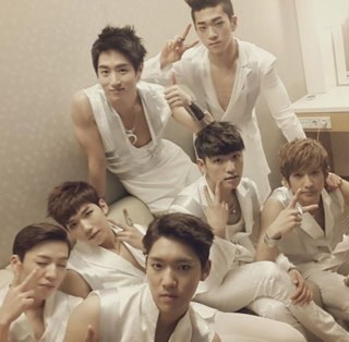 100% 1st Fanclub in Vietnam. Please support~ 충.전.완.료 백퍼센트!!!