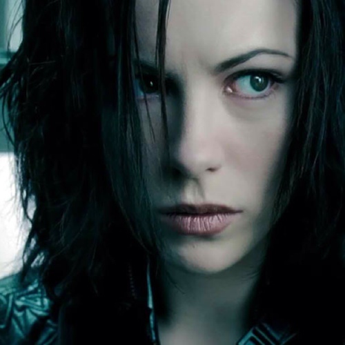 [TWDOCRP 14+] M'Names Kate Hunt.. I was an abused child. Now I don' take shit from no one. (extended bio http://t.co/UALoSauPxo) ~Author: @MiniNormReedus~