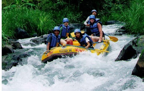 Love travel adventures, great challenges, ready for wet
