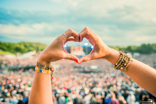 // WE LOVE TECH HOUSE //