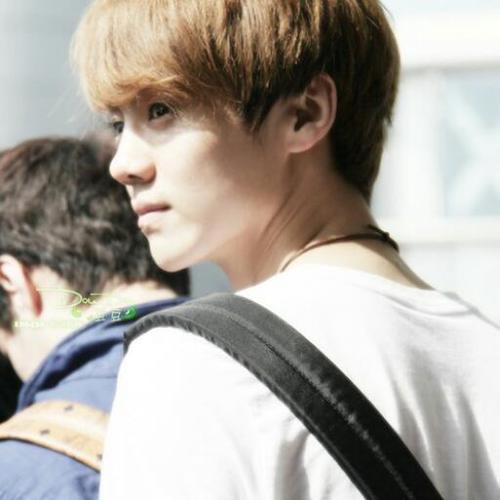 Handsome Alien from Exo Planet | Just RP. Fantalk allowed