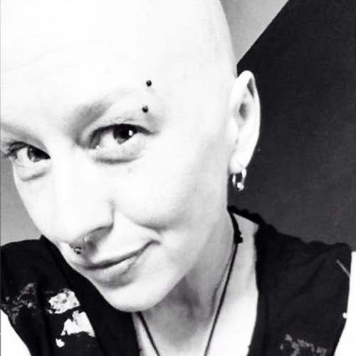 Self employed lass with an abundance of imagination, determination & positivity. Manager of Lauras LoveBites, Creative Pixie of Loopys Lair & Bald Art Model xx
