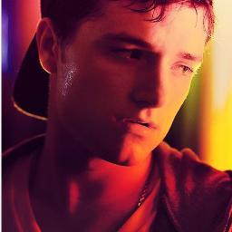 #Hutcher #Divergente #Potterhead #Music #Peenick #Tributo ♒ No puedo ser controlada. Mentalmente desorientada. ¿Mi droga? @jhutch1992.