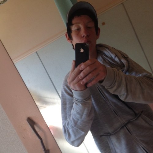aussiebraa's profile picture. Follow me please! Im new to this :)