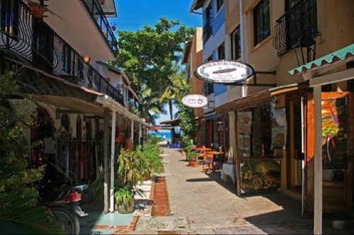 El Apart Hotel Areca está situado en el corazón de Cabarete, Paseo Don Chiche. Los 16 apartamentos están equipados con todas las instalaciones.