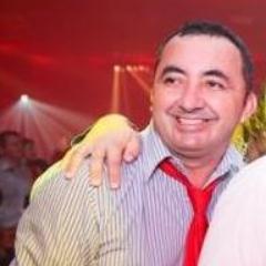 Posso não ter um centavo no bolso, mas tenho um sorriso no rosto, e isso vale mais que todo dinheiro do mundo. (Seu Madruga)