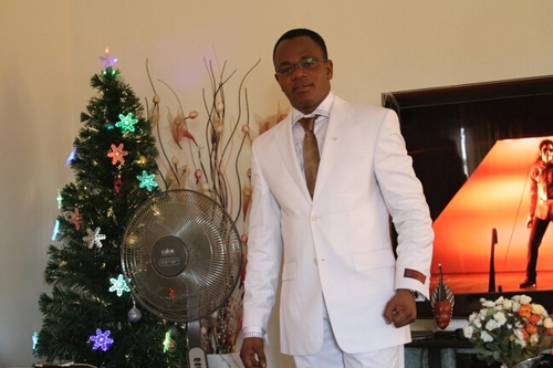 Directeur du Cabinet Rotciv Omega Consulting, specialisé dans la gestion des risques investissements en Afrique. conseils et assistance. Juriste. Communicateur.