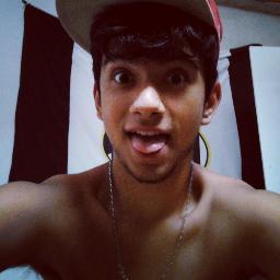 “Maior é o espírito que esta em mim do que oque esta no mundo“ \0/ vamo q vamo 2013 morrer pra mim e viver pra Deus
