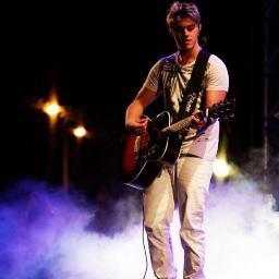 Vcs
 Pode me tirar Tudo Mesmo Mais Uma Coisa vocês não pode me tirar o Amor 
do @thomasrestart DONA: @anne_cristinab Since: 08/08/2012 Não Tire Isso
 de mim