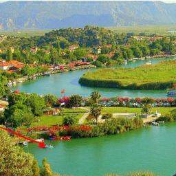 At a beautiful location next to the river, mountains and the King Tombs, Dalyan Hotel Caria Nehir kenarında ve likya kral mezarları manzaralıdır.Dalyan-TURKEY