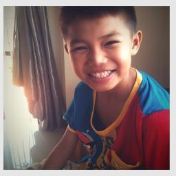 Hello :D I'm Folk Phattaraphon Chinda. I'm Thai. I'm 10 years. And if you follow, thank you..I Love You .xx