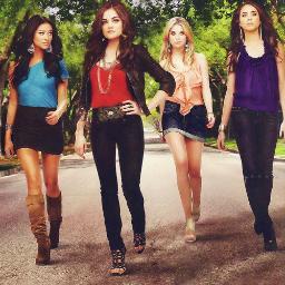 *Pretty Little Liars-Misterio en Rosewood* Siguenos & Buscanos en nuestra pagina en Facebook, Like a nuestra pagina 
 
 https://t.co/jsCYXVFugI…