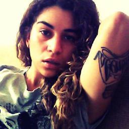 a_thna's profile picture. carioca. voz levemente rouca. engraçada. personalidade MUITO forte. amo ler e cozinhar, escrever. tatuada. me divirto, mas corro atrás. até que sou bonitinha!