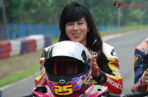 Indri_berbie25's profile picture. •Racing is my life keep to drag• #25