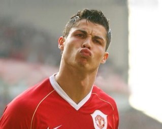 Fan de Cristiano Ronaldo , Orgullo Madridista desde el 94 , madridista hasta la muerte. Odio profundo al barsa y a ese gnomo de jardin que tienen . RM ❤
